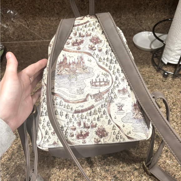 Harry Potter loungefly backpack - Picture 2 of 2